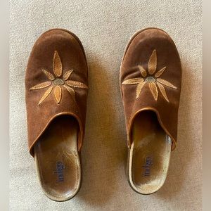 Women’s clogs, Size 8.5 Indigo by Clarks